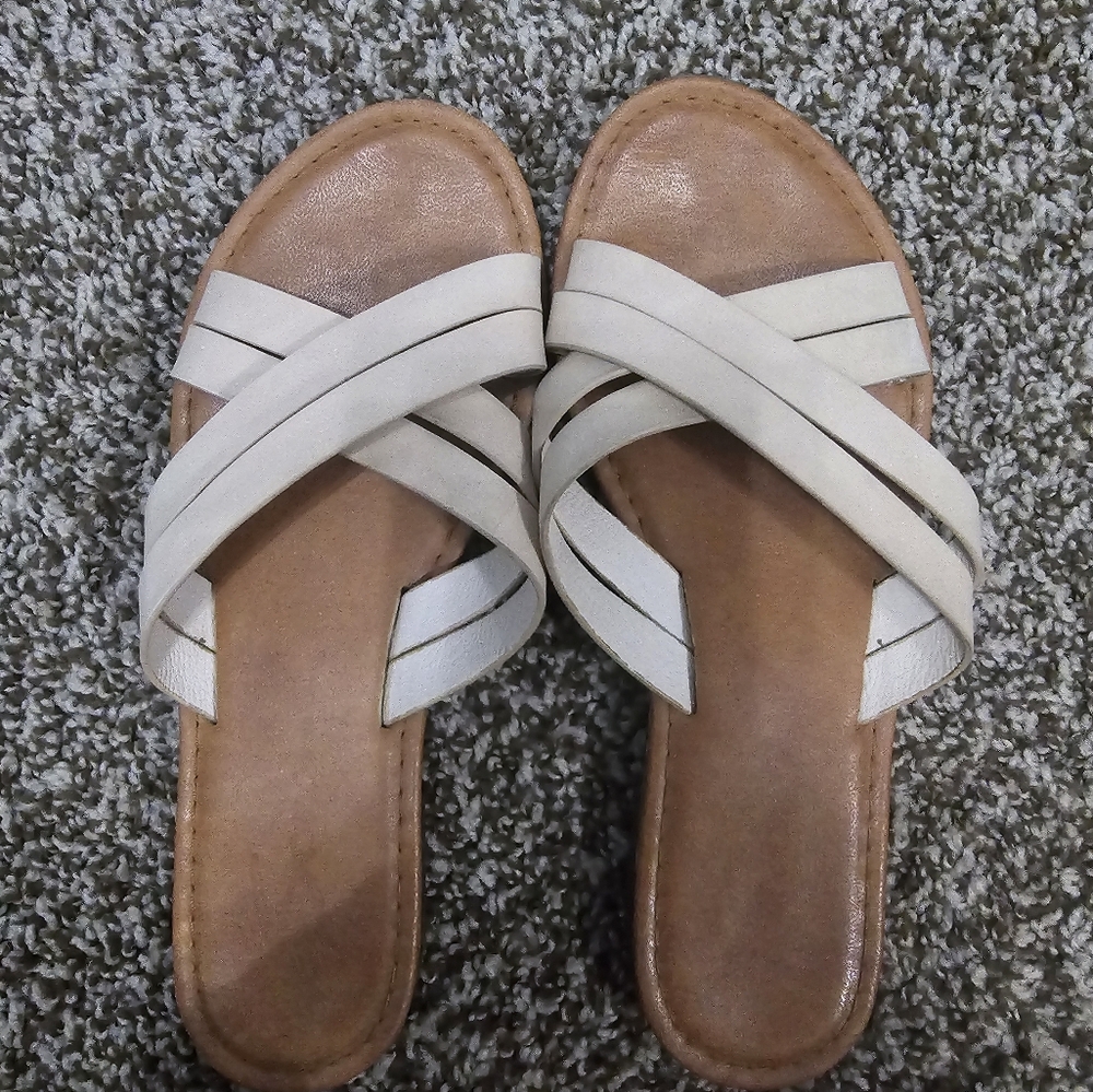 Seven7 Tia Sandals in Cream size 8